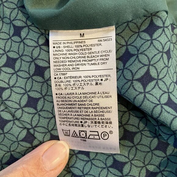 Banana Republic Women's Green Black Geometric Print Poly V-Neck Cami Top - Picture 5 of 8